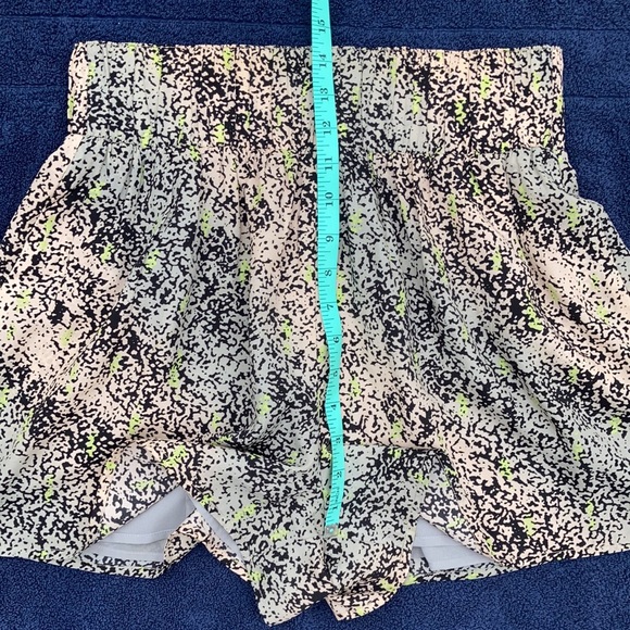 BCBGeneration High Waisted Flowy Shorts - Picture 7 of 11